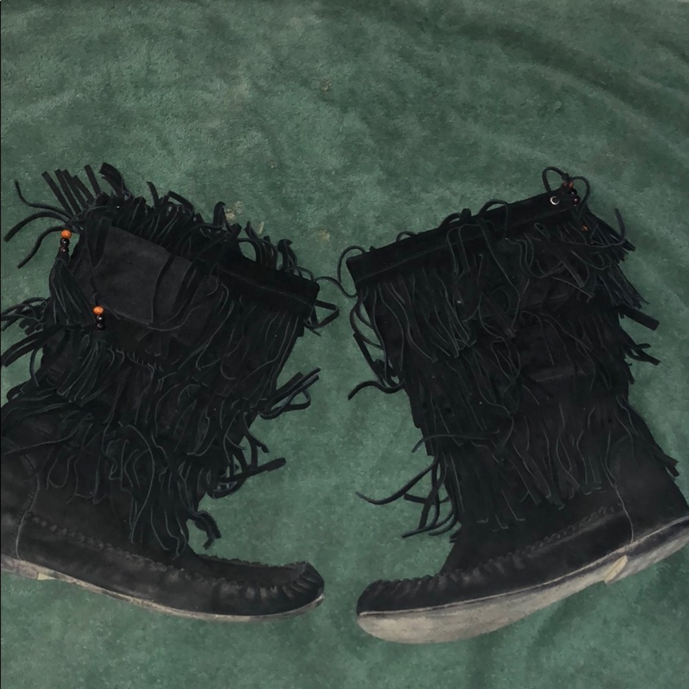 Black fringe boots